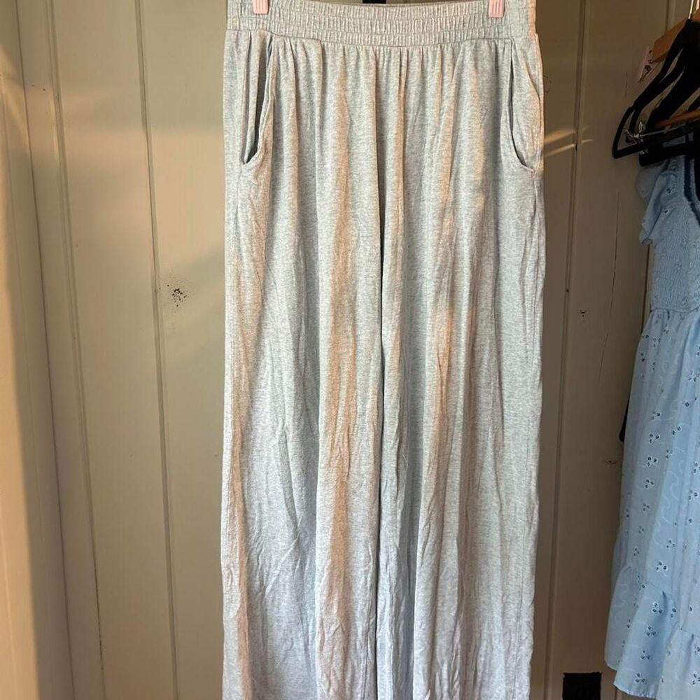 Abercrombie & Fitch gray wide leg lounge pants in size M